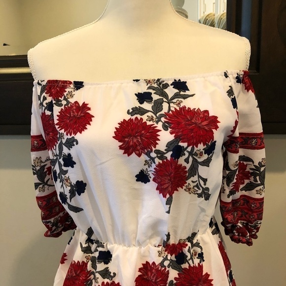 NWOT Floral Off The Shoulder Small - Picture 2 of 5